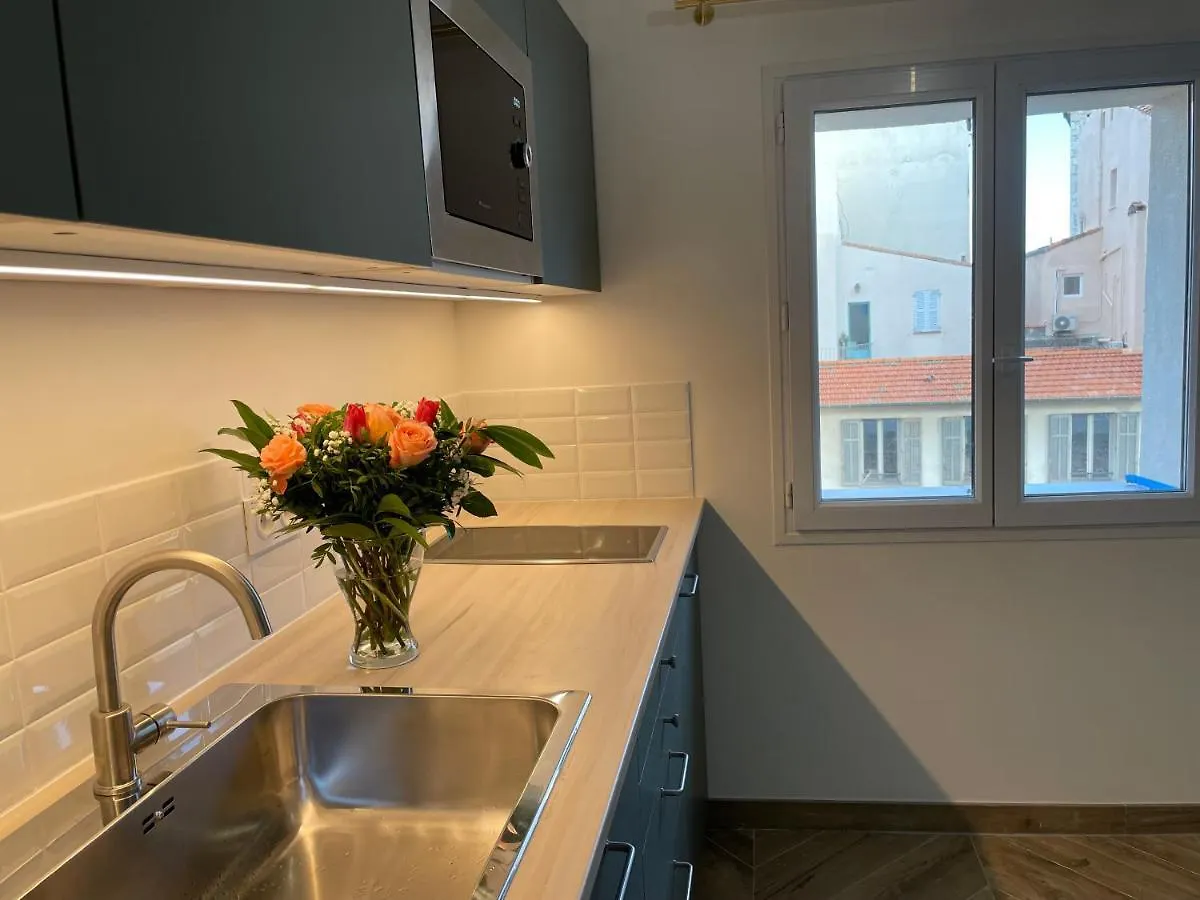 Apartment Nice Renting - Massena - Loft - Heart Of Vieil Antibes - The Market With Sea View